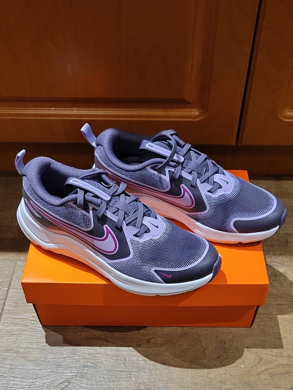 New In Box: NIKE Cosmic Runner (GS) 6Y